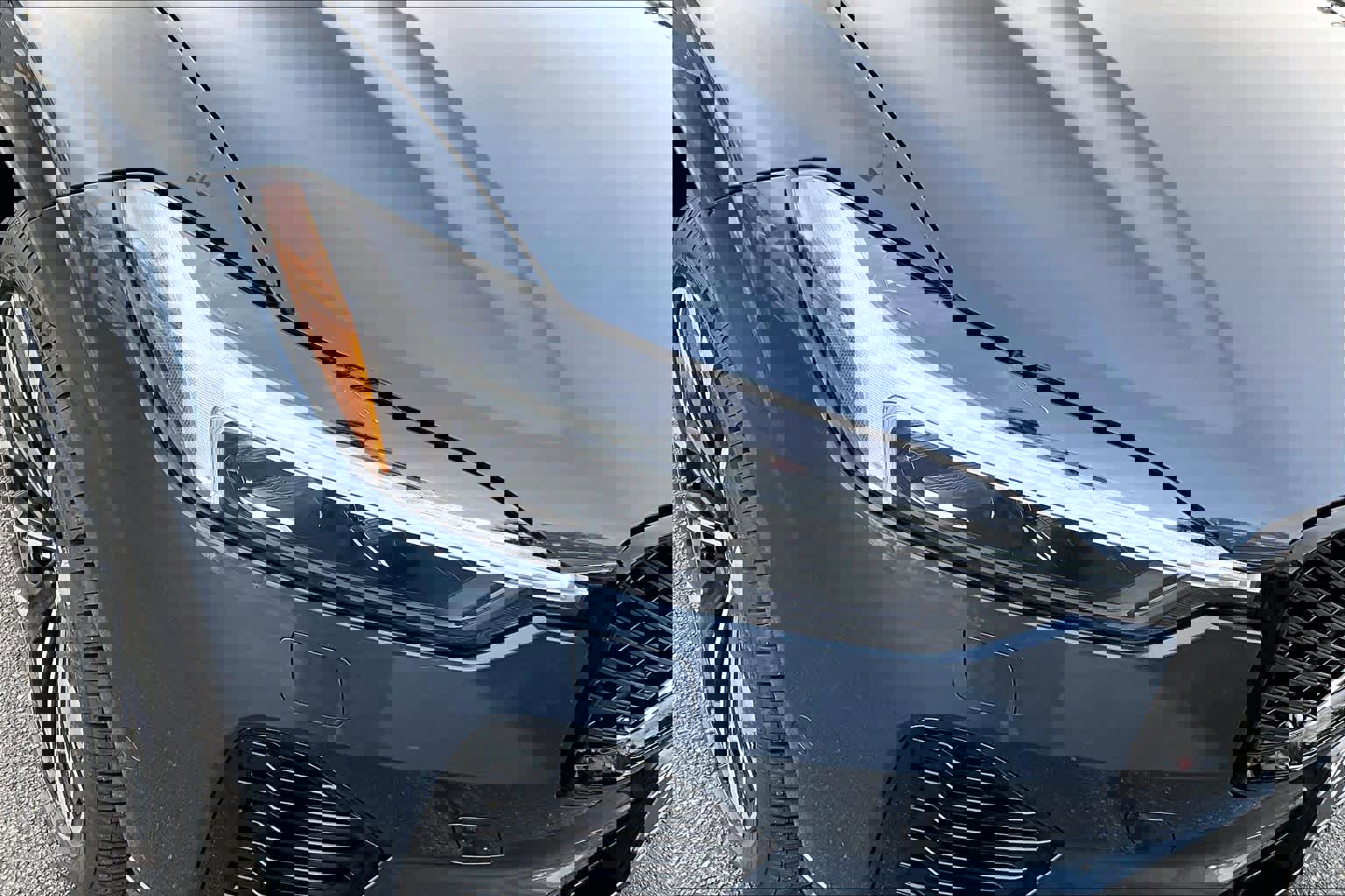 New 2026 Volvo XC60 B5 Ultra w/ Protection Package Premier image 15