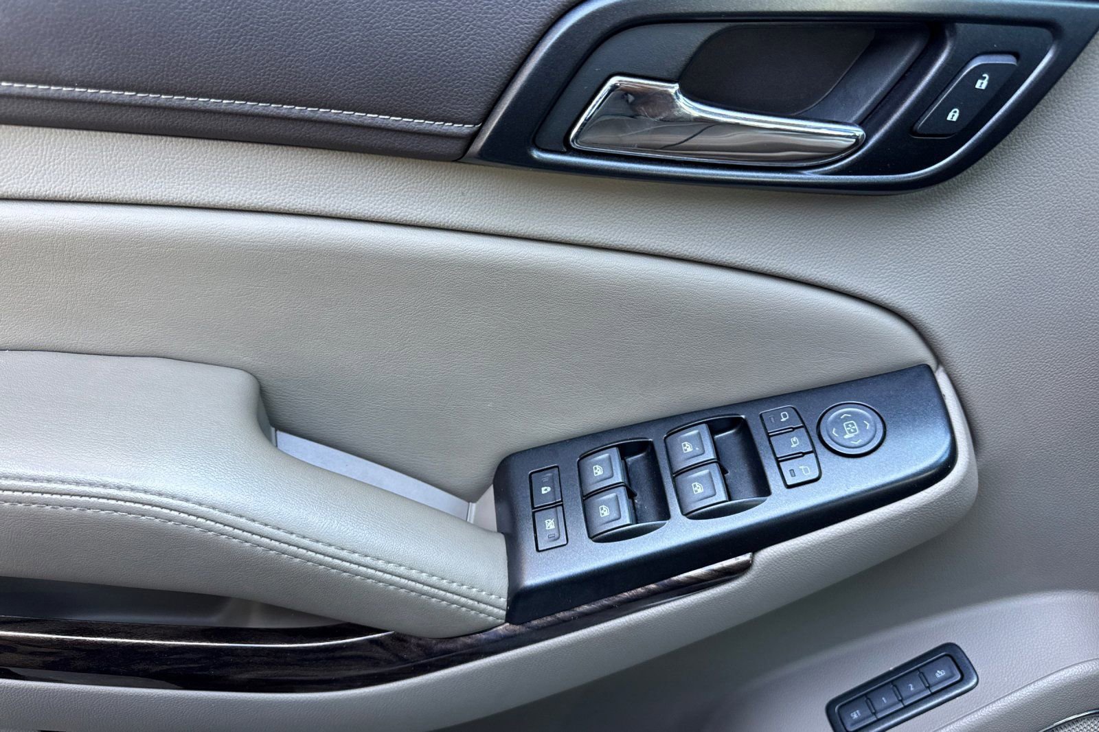 Used 2019 GMC Yukon SLT w/ Premium Edition image 11