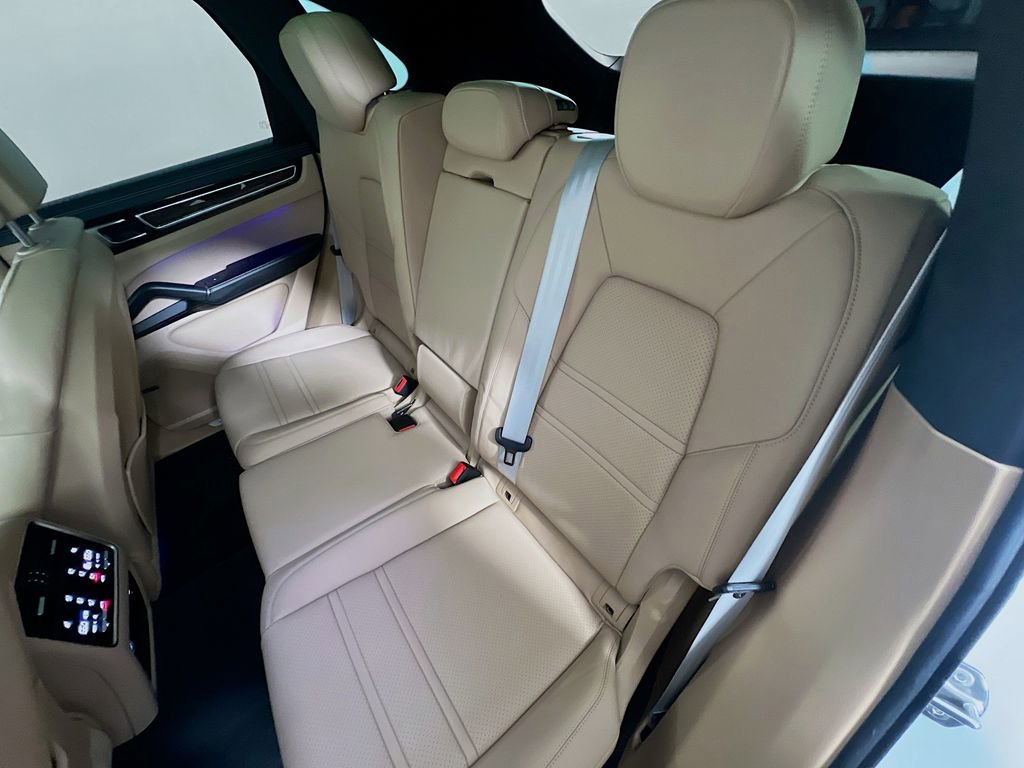 Used 2023 Porsche Cayenne S image 26