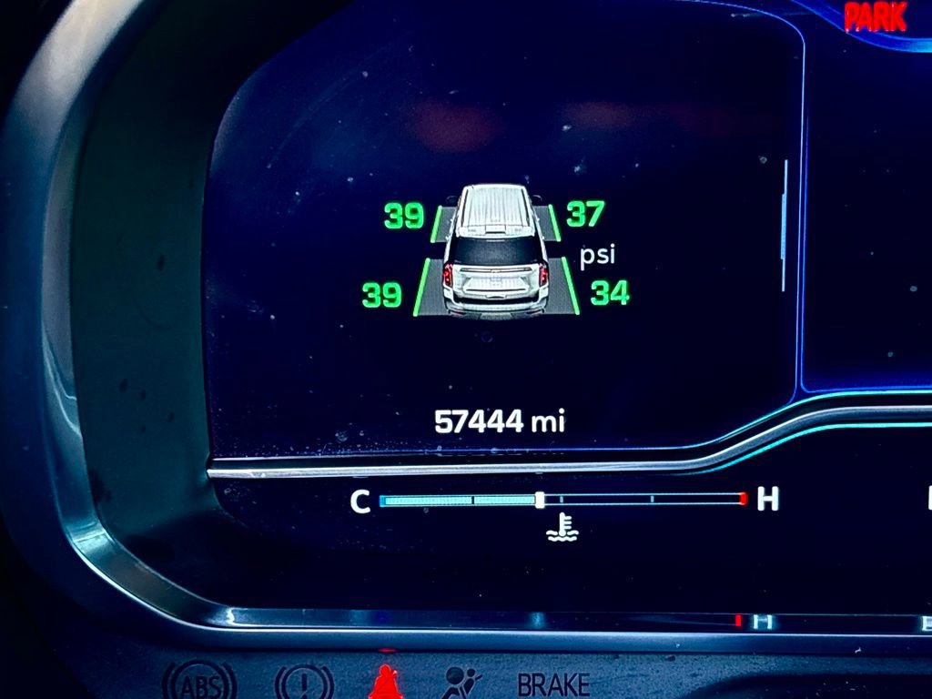 Used 2024 Chevrolet Suburban Premier image 16