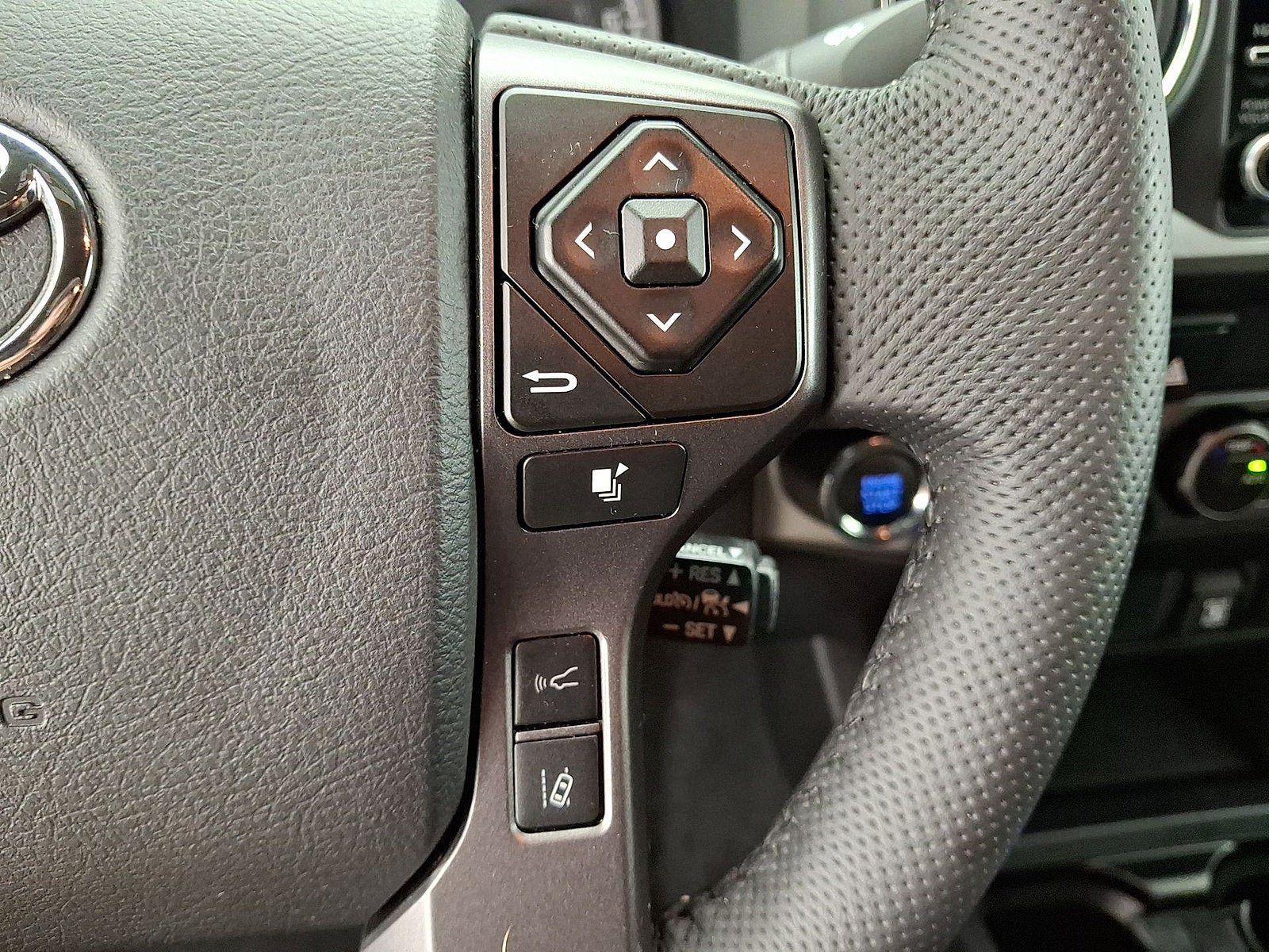 Used 2023 Toyota Tacoma TRD Sport AWD/4WD image 10