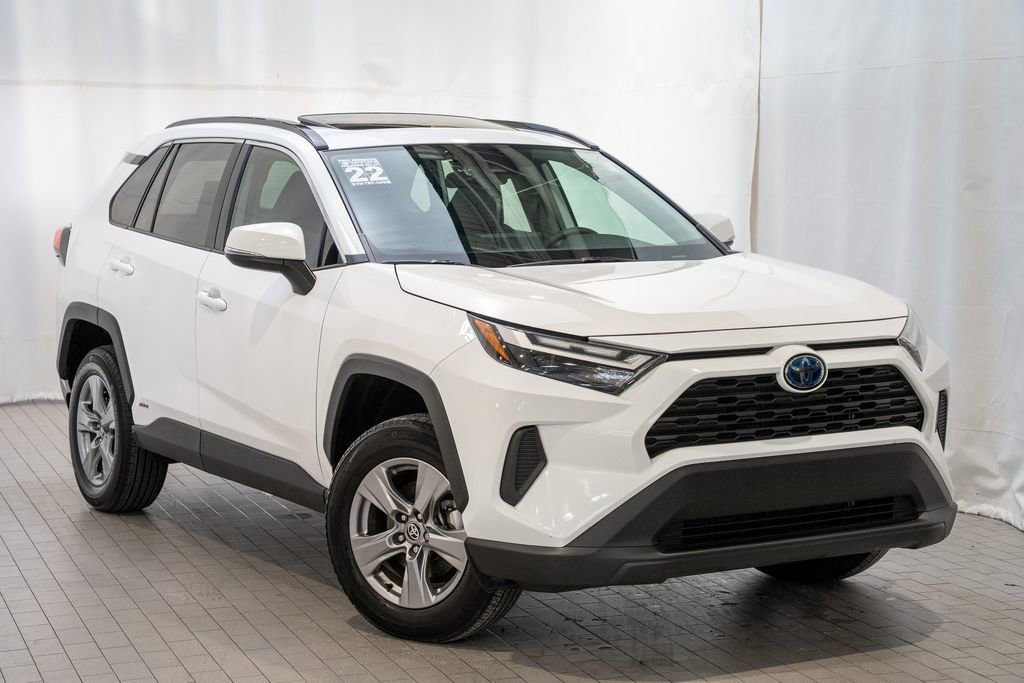 Used 2022 Toyota RAV4 XLE image 1