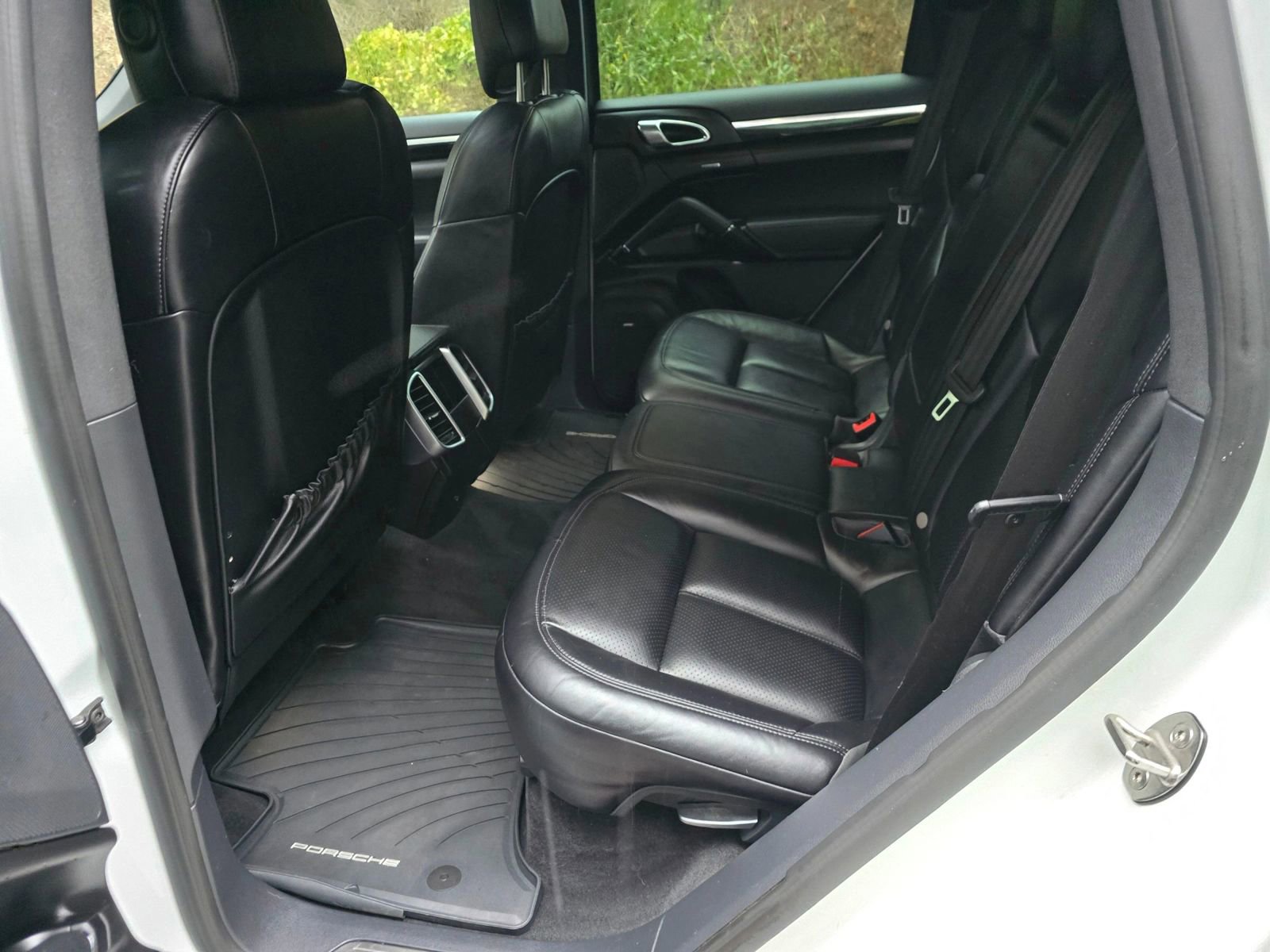 Used 2017 Porsche Cayenne Platinum Edition image 16