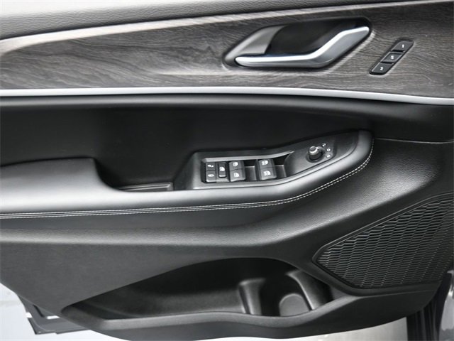 Used 2025 Jeep Grand Cherokee L Limited w/ Black Appearance Package image 13