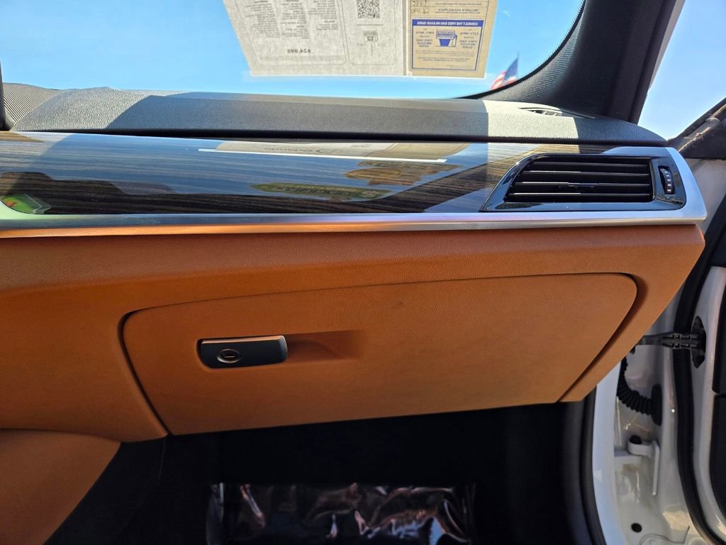 Used 2019 BMW 530e w/ M Sport Package image 49