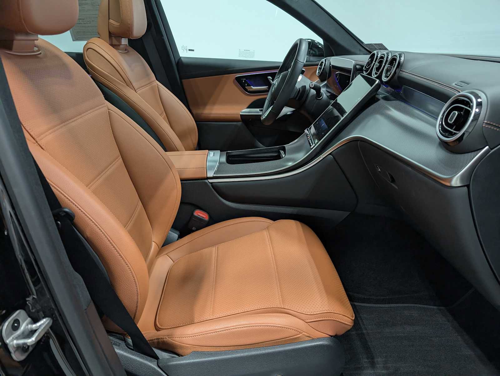 Certified 2025 Mercedes-Benz GLC 300 4MATIC image 38