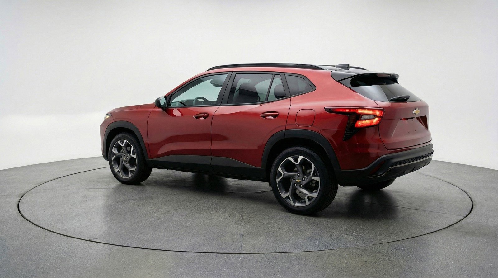 Used 2025 Chevrolet Trax LT FWD image 6