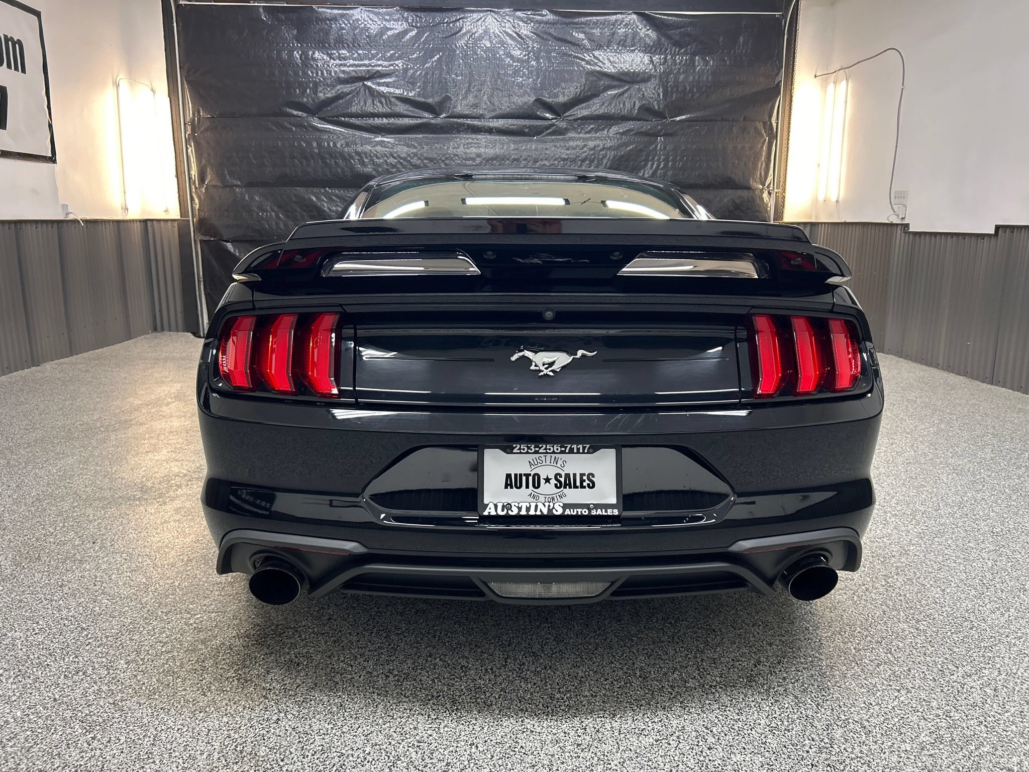 Used 2018 Ford Mustang Coupe RWD image 5