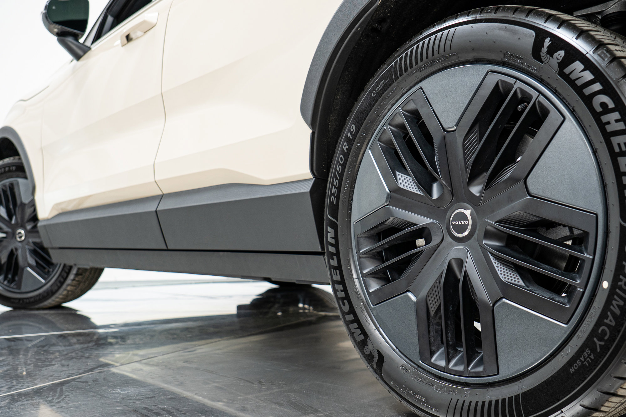 New 2026 Volvo EX30 Cross Country Ultra w/ Protection Package Premier image 34