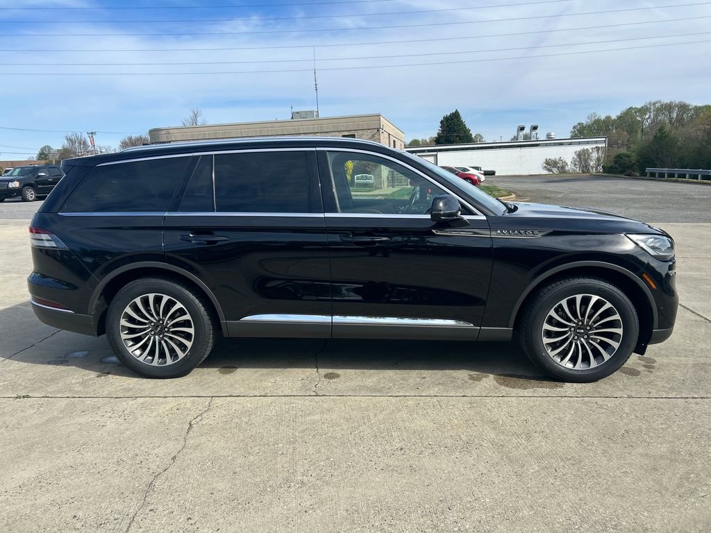 Certified 2023 Lincoln Aviator Reserve w/ Equipment Group 201A image 6