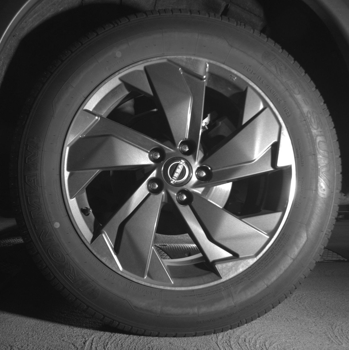 Used 2025 Nissan Rogue SV image 14