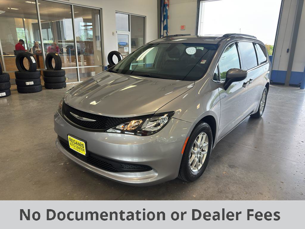 Used 2021 Chrysler Voyager Lxi image 1