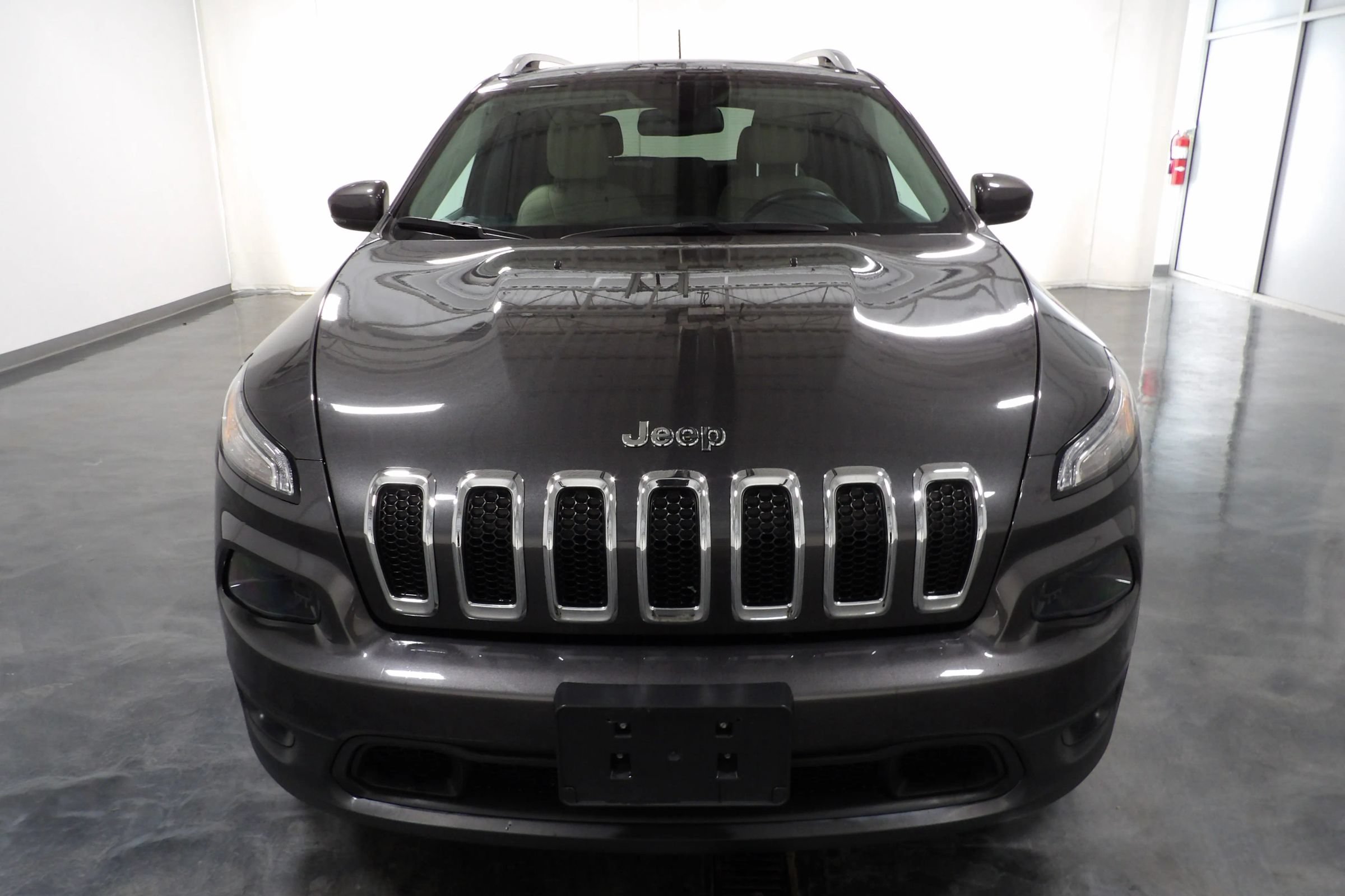 Used 2017 Jeep Cherokee Latitude w/ Safety/Convenience Group AWD/4WD image 2