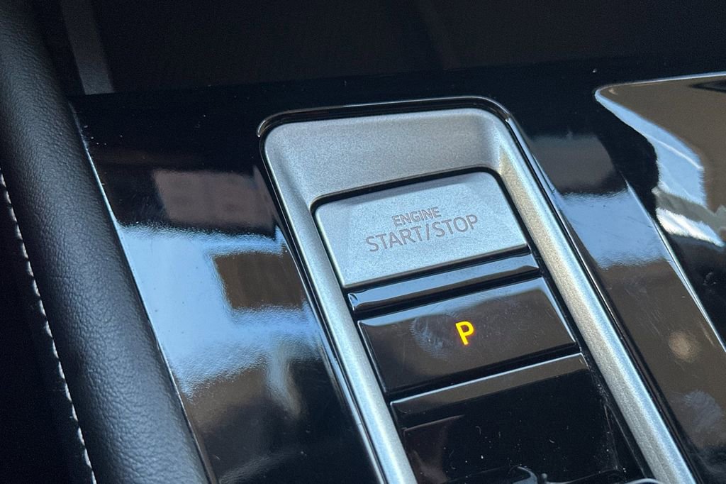 Used 2024 Volkswagen Atlas Cross Sport SE image 25