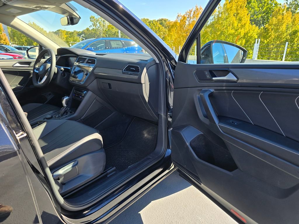 Used 2022 Volkswagen Tiguan SE image 13