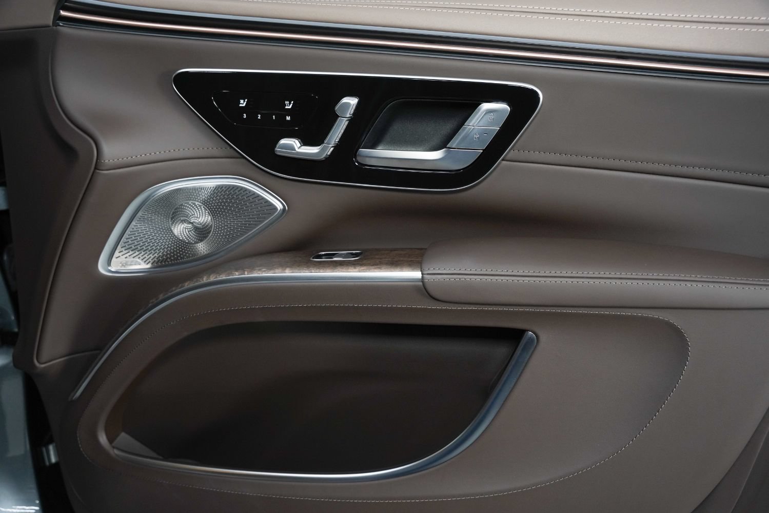 Used 2025 Mercedes-Benz Maybach EQS 680 4MATIC image 33