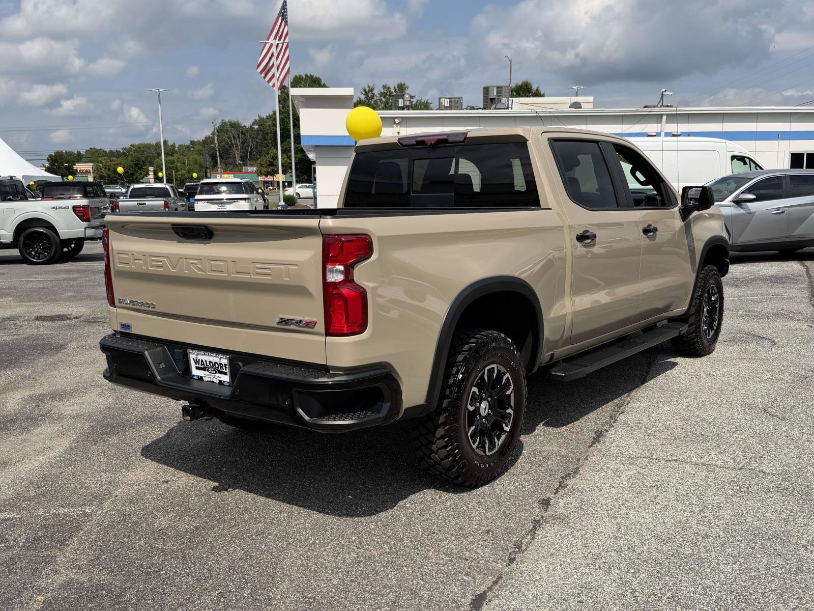 Used 2023 Chevrolet Silverado 1500 ZR2 w/ Technology Package AWD/4WD image 2