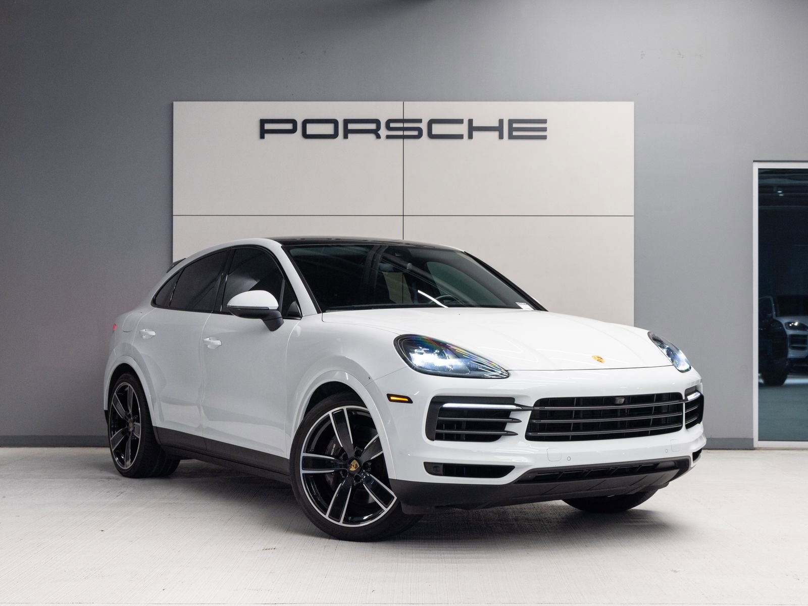 Certified 2023 Porsche Cayenne Platinum Edition AWD/4WD image 9