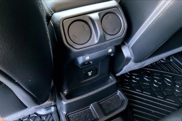 Used 2022 Jeep Wrangler Unlimited Sahara w/ Cold Weather Group AWD/4WD image 10