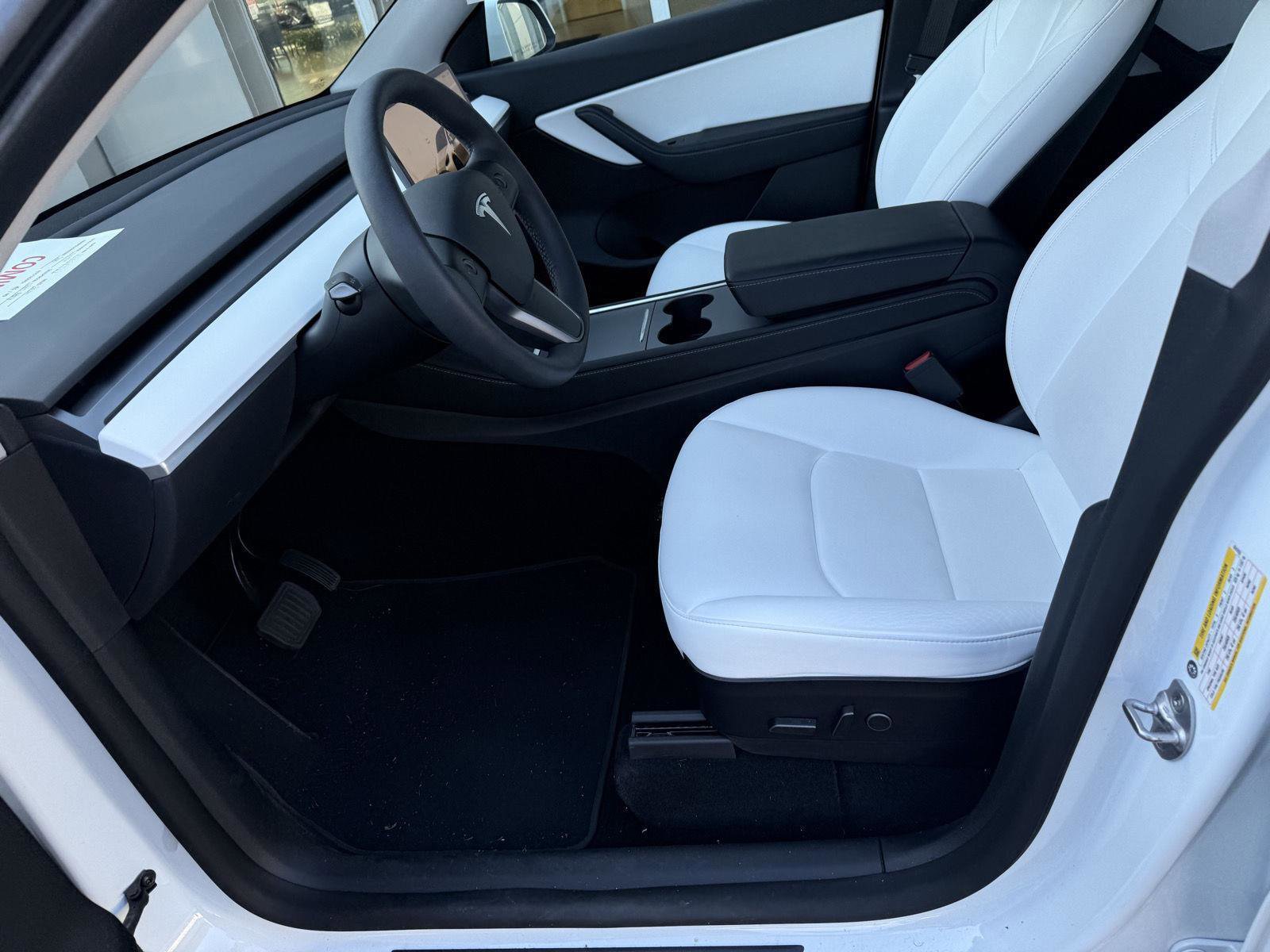 Used 2022 Tesla Model Y Long Range AWD/4WD image 12