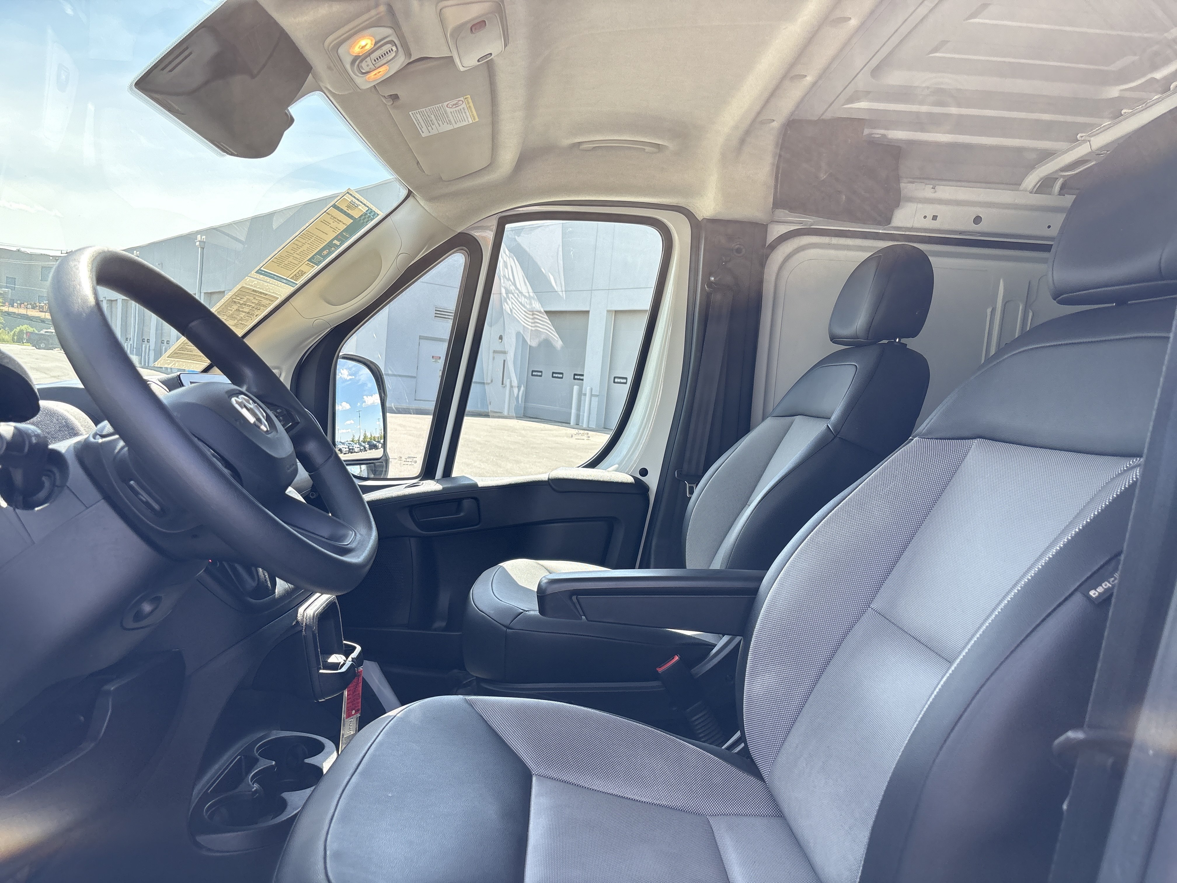 Used 2025 RAM ProMaster 2500 w/ Convenience Group FWD image 17