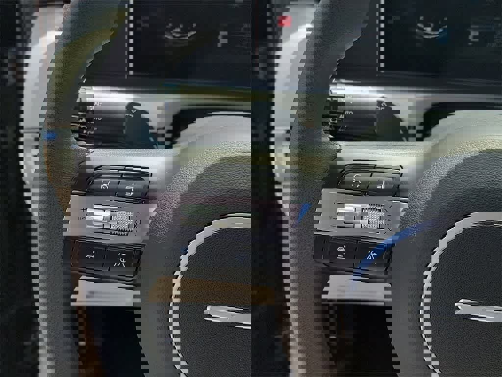 Used 2025 Hyundai Tucson SE image 27