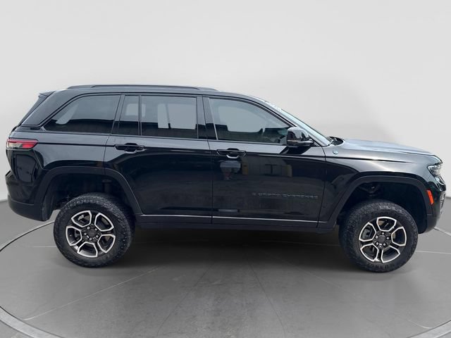 Used 2024 Jeep Grand Cherokee Trailhawk w/ Advanced Protech Group II AWD/4WD image 7