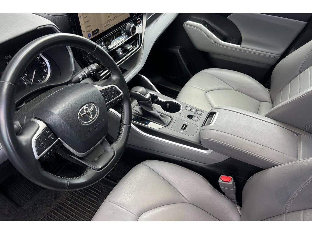 Used 2023 Toyota Highlander XLE image 10