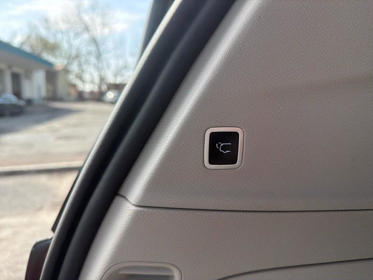 Used 2019 Chrysler Pacifica Touring-L FWD image 10