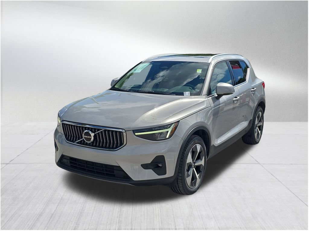 Used 2023 Volvo XC40 B5 Plus w/ Protection Package Premier image 2