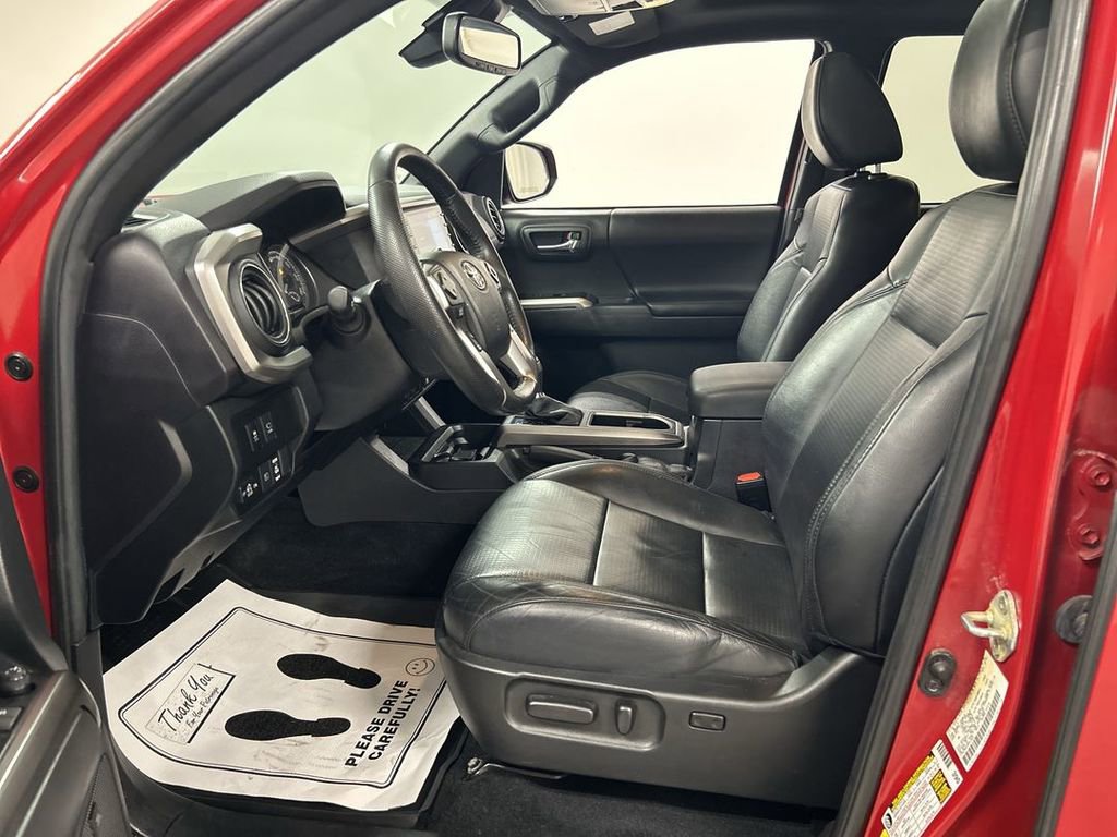 Used 2022 Toyota Tacoma Limited AWD/4WD image 9