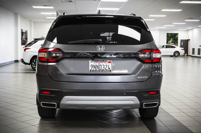 Used 2025 Honda Pilot Touring image 7
