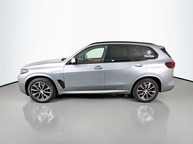 Used 2025 BMW X5 xDrive50e w/ M Sport Package image 4