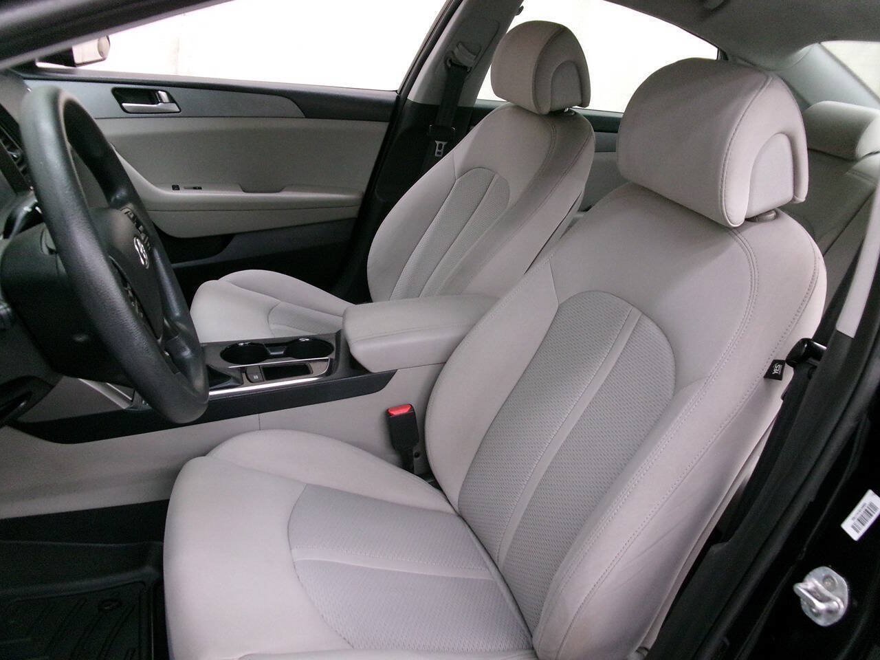Used 2017 Hyundai Sonata SE FWD image 17