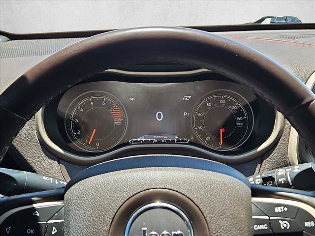 Used 2017 Jeep Cherokee Trailhawk AWD/4WD image 11