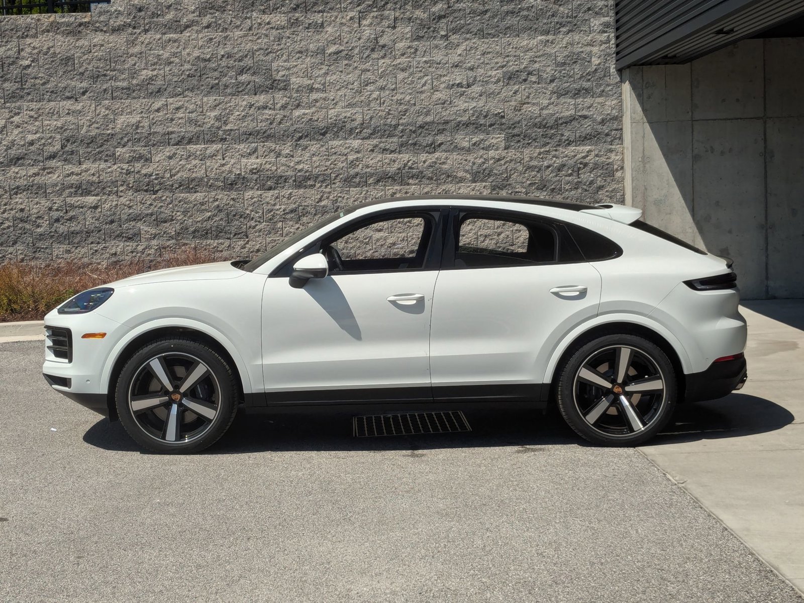New 2026 Porsche Cayenne Coupe AWD/4WD image 2