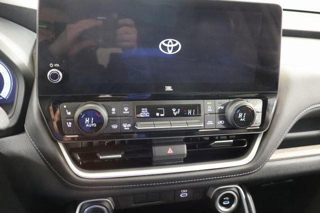 Used 2024 Toyota Grand Highlander Limited image 19