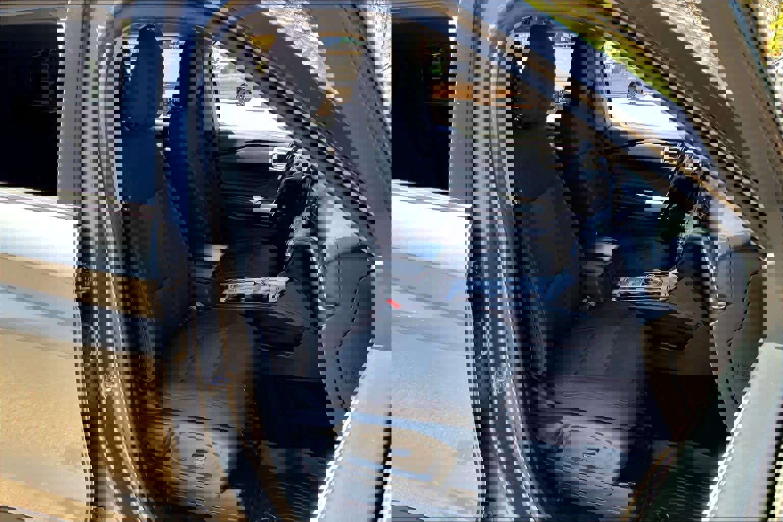 Used 2022 Ford Explorer XLT image 9