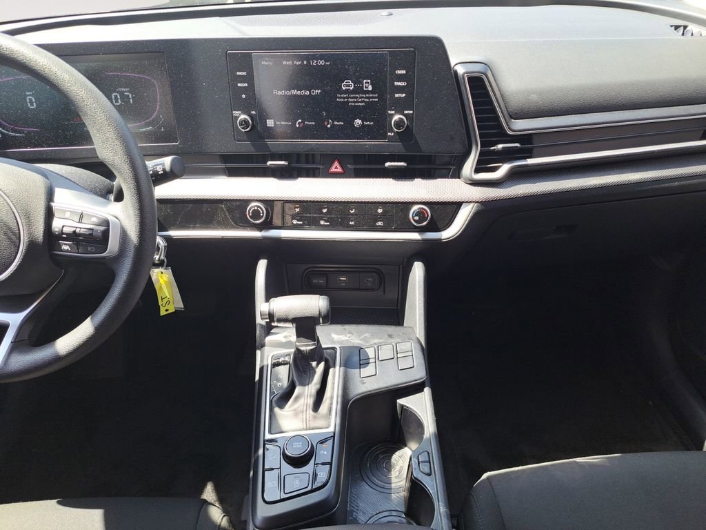 Used 2025 Kia Sportage LX image 12