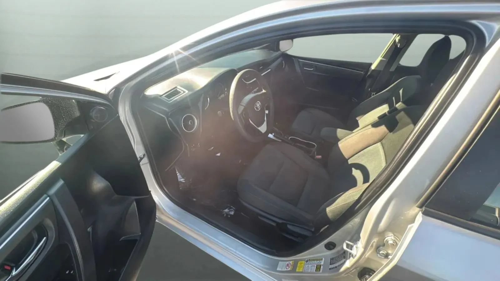 Used 2019 Toyota Corolla LE FWD image 29