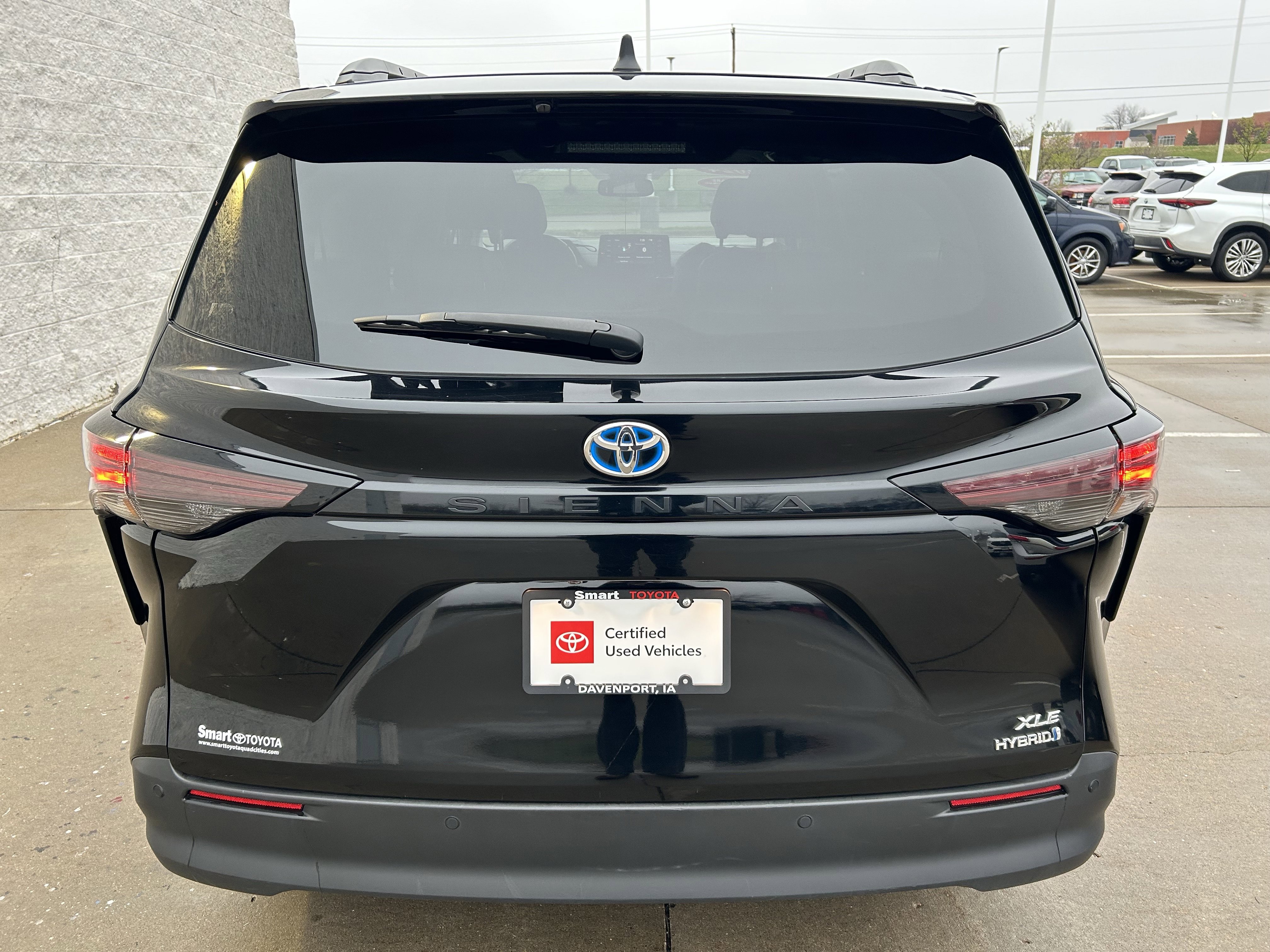 Certified 2024 Toyota Sienna XLE FWD image 5