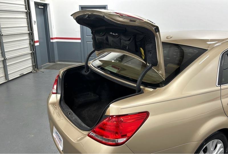 Used 2010 Toyota Avalon FWD image 15