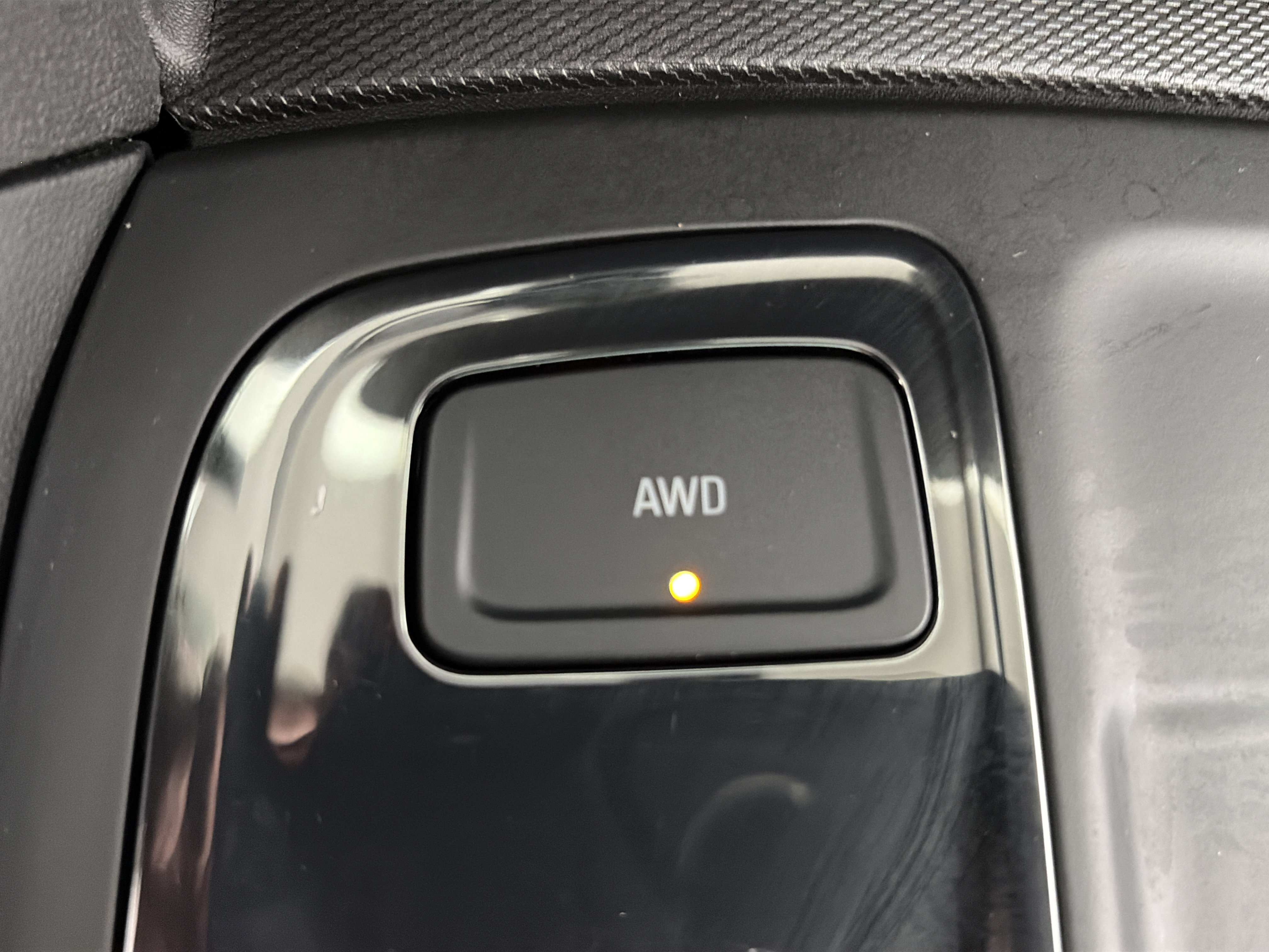 Used 2024 Chevrolet Equinox RS w/ RS Leather Package AWD/4WD image 32
