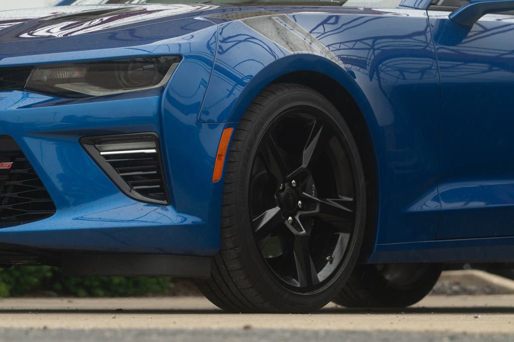 Used 2018 Chevrolet Camaro SS RWD image 25