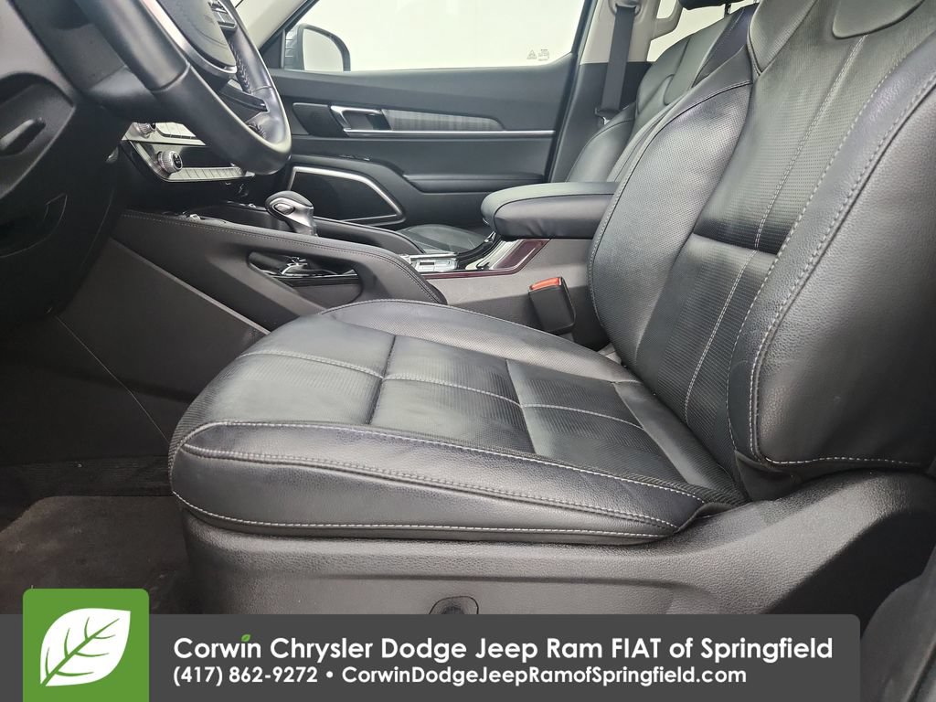 Used 2024 Kia Telluride EX w/ EX Captain's Chair Package FWD image 19