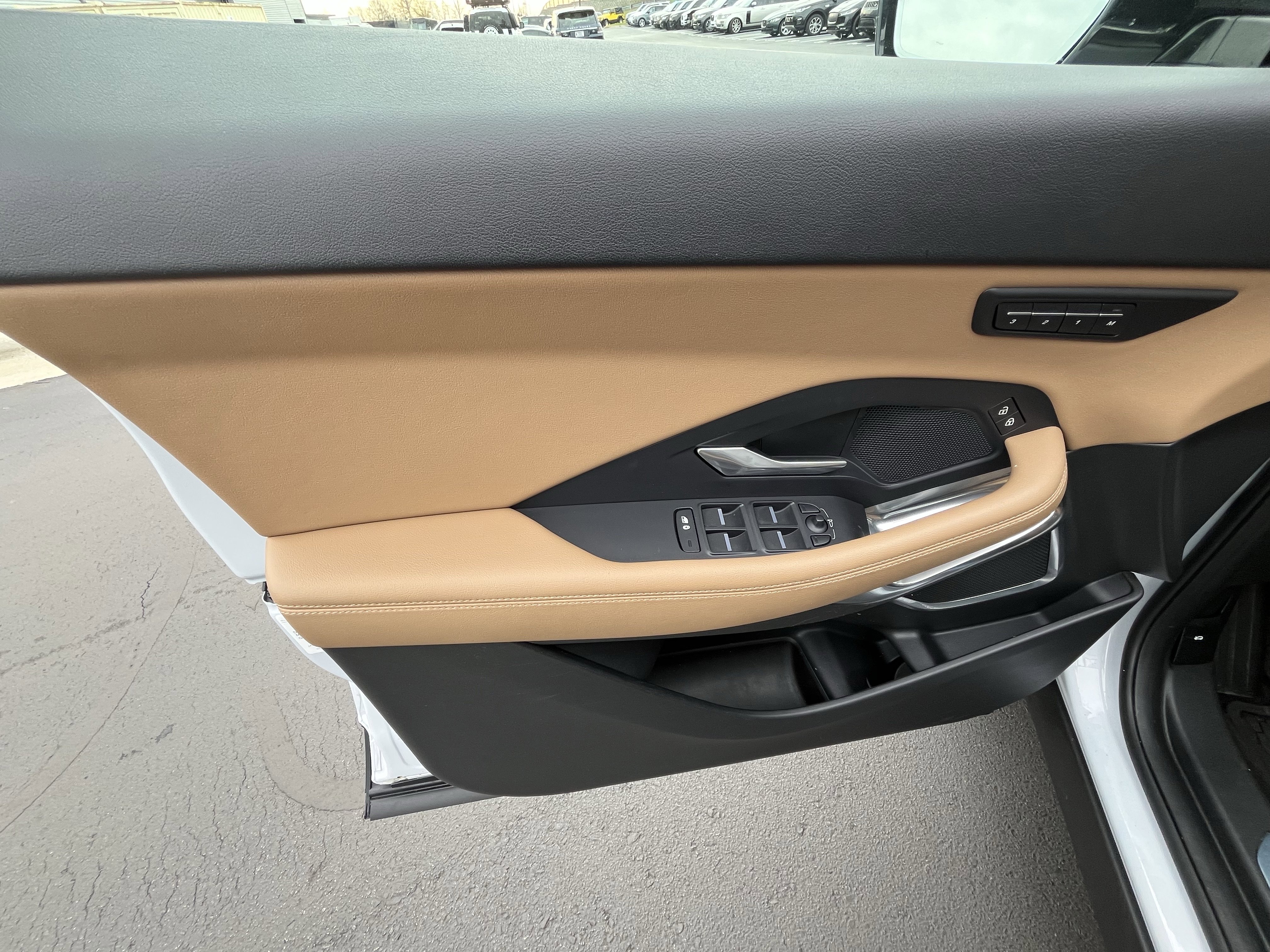 Used 2021 Jaguar E-PACE SE image 12