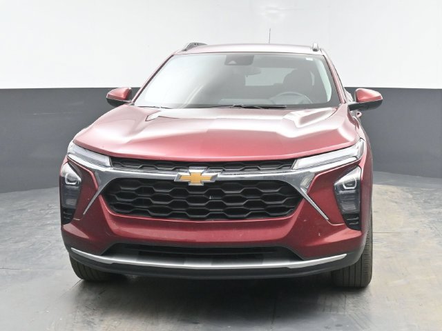 Used 2024 Chevrolet Trax LT w/ Driver Confidence Package FWD image 3