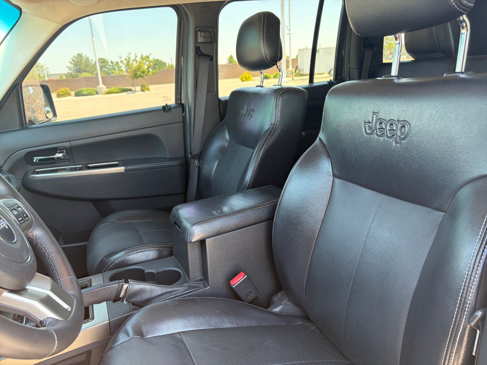Used 2012 Jeep Liberty Limited Jet w/ Comfort/Convenience Group AWD/4WD image 14