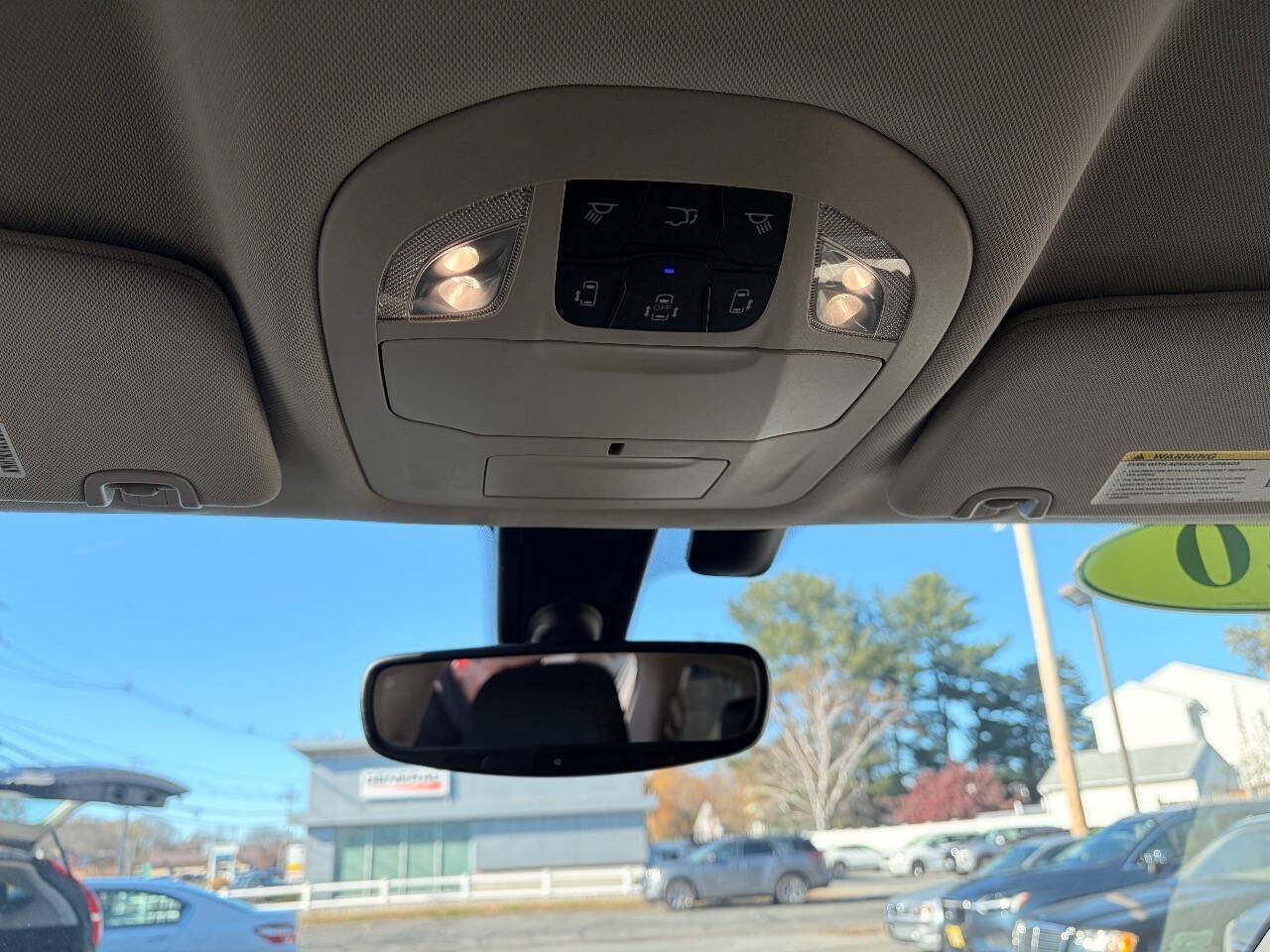 Used 2020 Chrysler Pacifica Touring-L FWD image 16