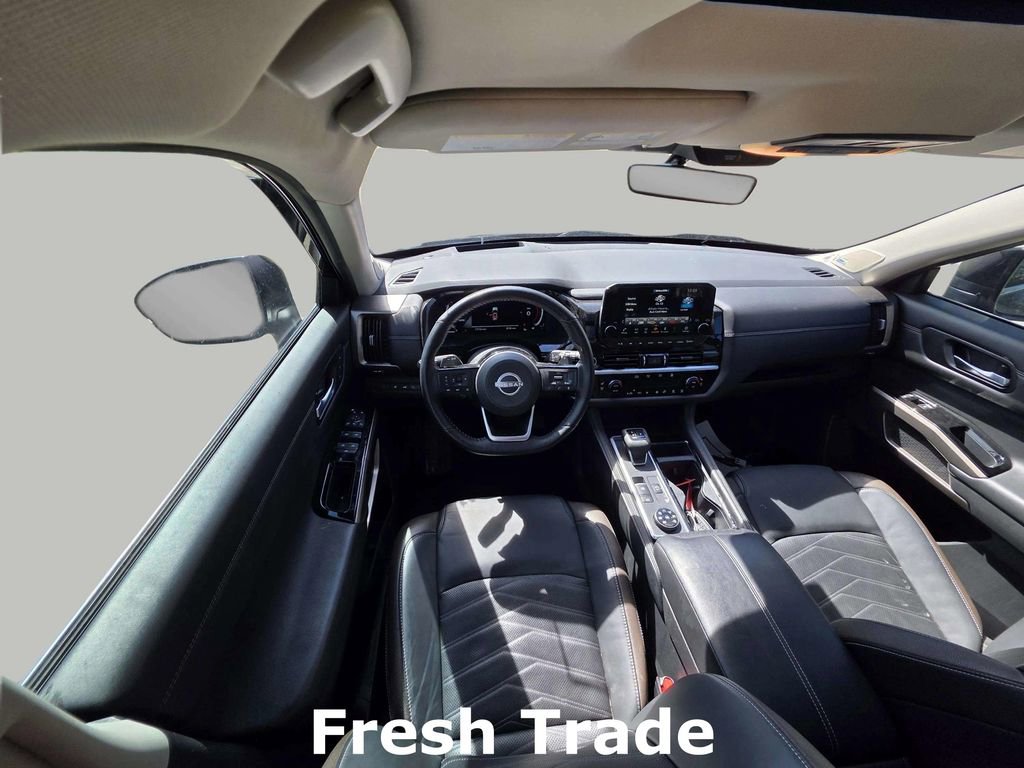 Used 2024 Nissan Pathfinder Platinum image 13
